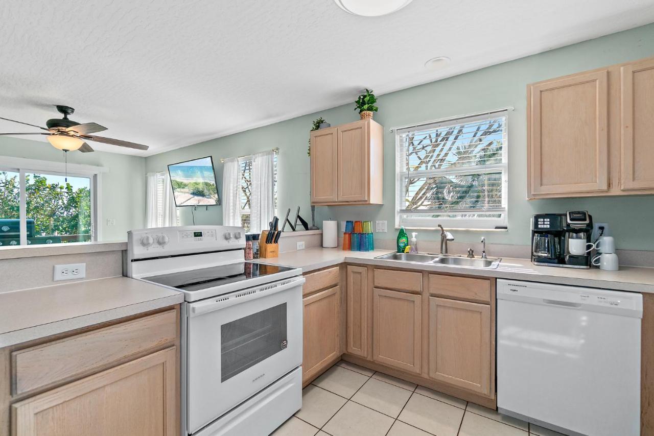 Surfside Paradise Retreat - 3Br And 2Ba Duplex, Grill, Dog Friendly - Close To The Beach! Μελβούρνη Εξωτερικό φωτογραφία